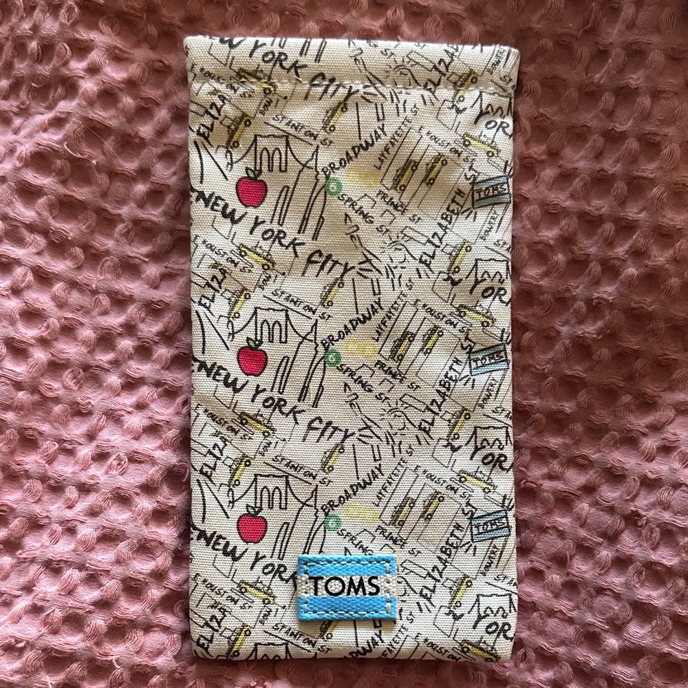 Toms New York City Map Glasses Pouch